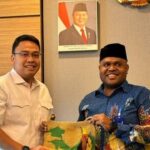 Pertemuan bilateral antara pejabat pemerintah dan perwakilan Pafi Papua membahas kerja sama strategis layanan kesehatan di Papua