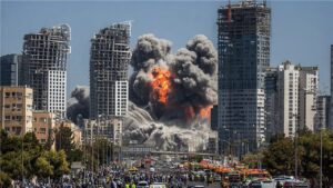 Youtube Thumnail image of : H0UTI TAK HENTI BALAS DENDAM KE ISRAEL - Ribuan Warga Israel Panik dan Jadi Korban Serangannya